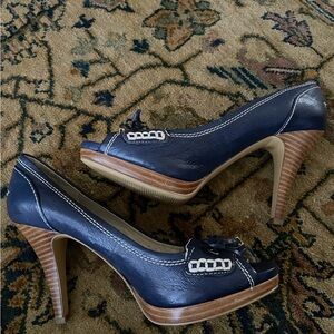 Nine West leather navy blue peep-toe pumps